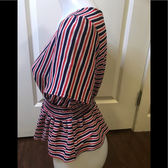 Wearing your heart on your sleeve Red/Blue/White Top size Medium EUC - Picture 2 of 10